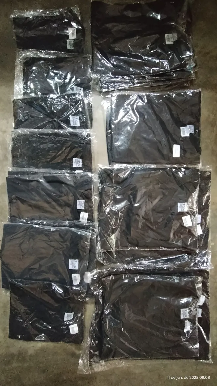 ? Liquidação Total - Lote de Camisetas e acessórios para Personalização!