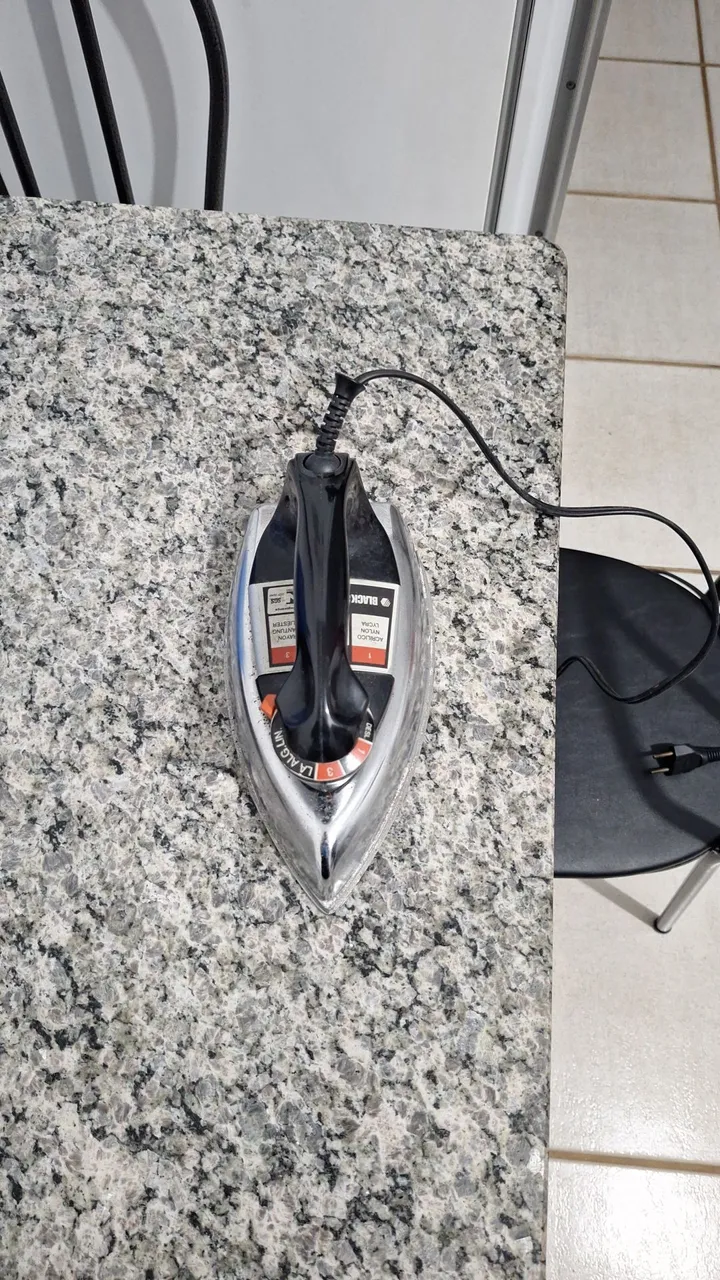 Ferro de Passar Black & Decker 127V USADO