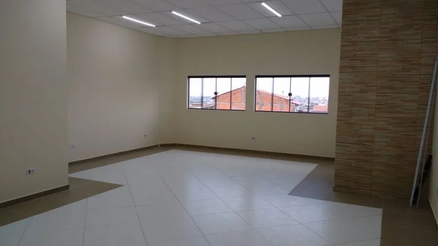 Sala comercial 66 m²/ Wc social/ 1 vaga/ Oportunidade/ Acesso Américo Figueiredo