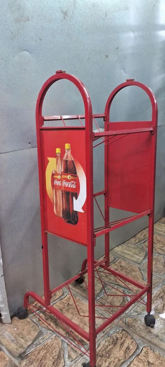 Expositor Carrinho de Coca-Cola Retornavel em Metal Vermelho - Foto 2