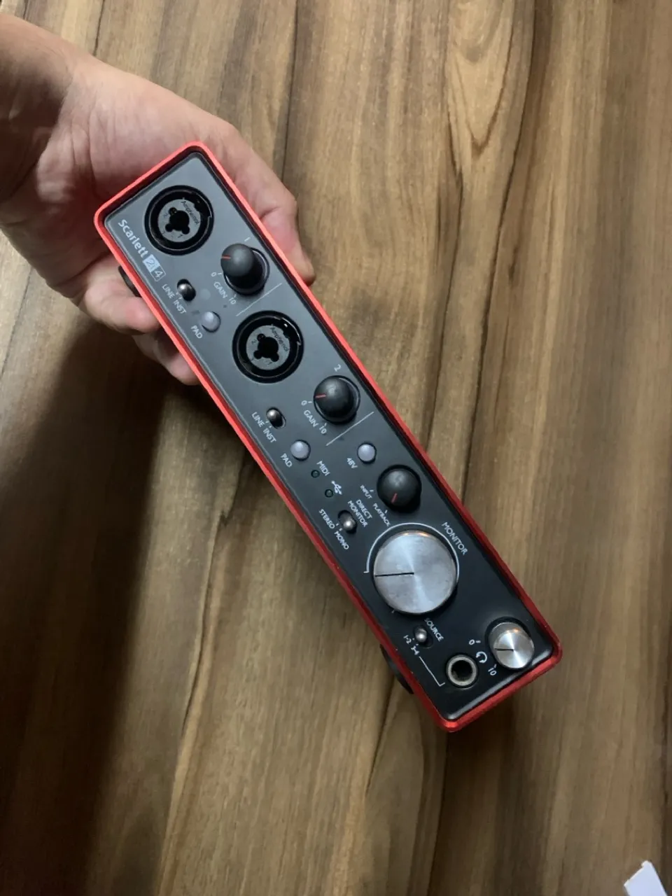Interface de Áudio Scarlett 2i4 2nd Geração - Focusrite