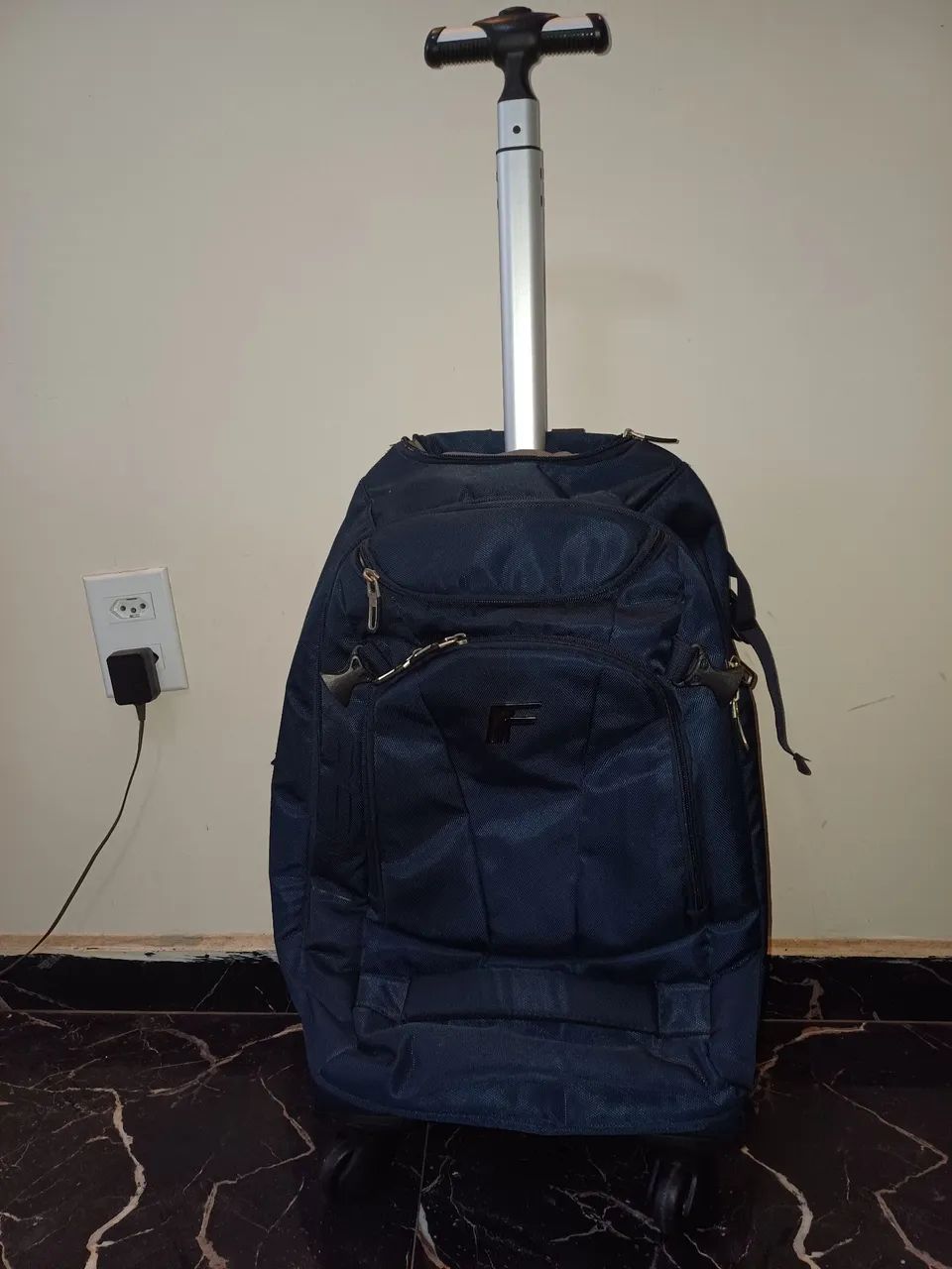 Mochila Azul com rodinhas Fico - Foto 2
