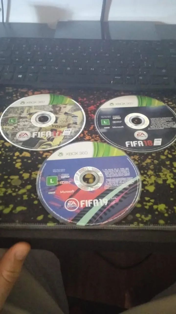 3 jogos originais de xbox 360 fifa 17 fifa 18 fifa 19 so o 17 que ta com capa
