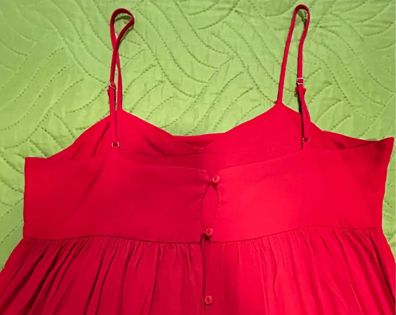 Vestido em crepe. Marca: Zara. Tamanho G