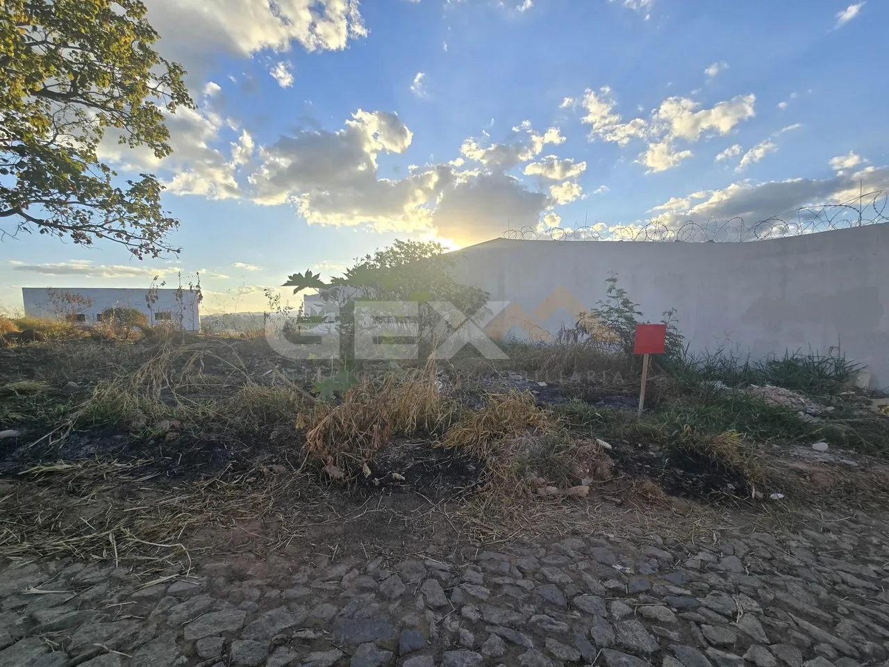 Lote com 320,10m² à venda, Rua Nero Batista dos Santos, Nações - Divinópolis/MG