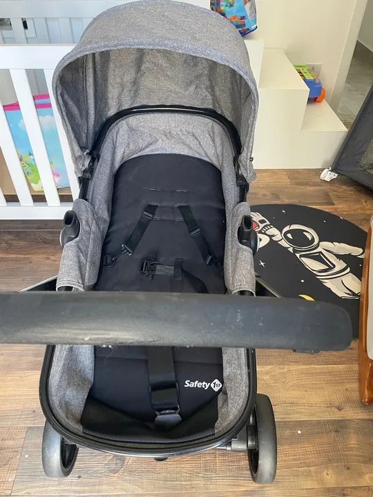 Carrinho de bebê Safety 1st leve e prático - Foto 3