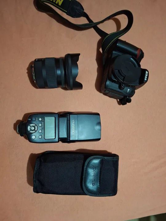 Kit de Câmera DSLR Nikon com Flash e Lente