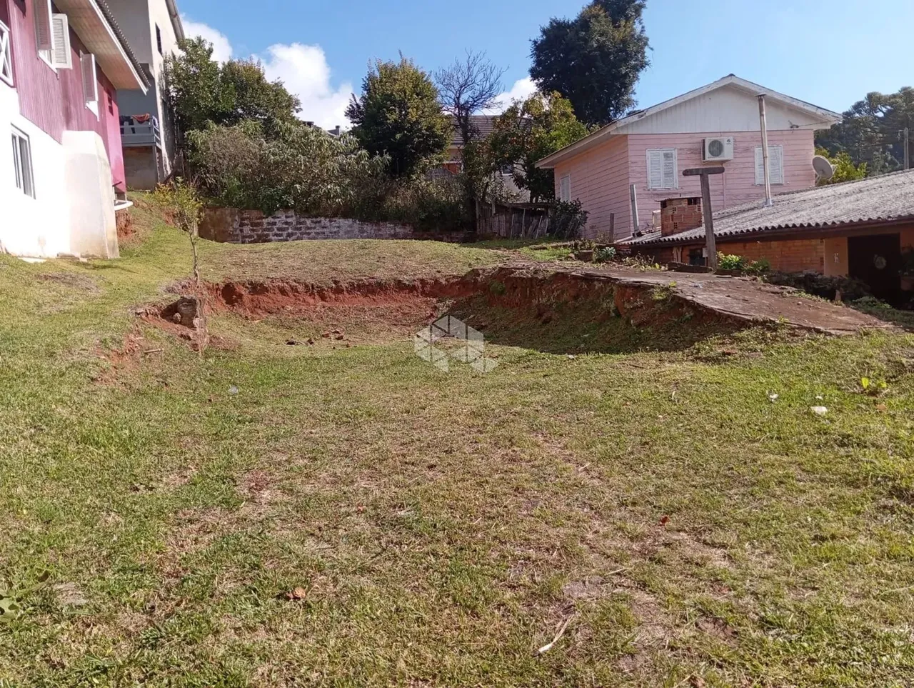 Terreno 300 M², pronto para construir, localizado no Bairro Dutra Gramado RS
