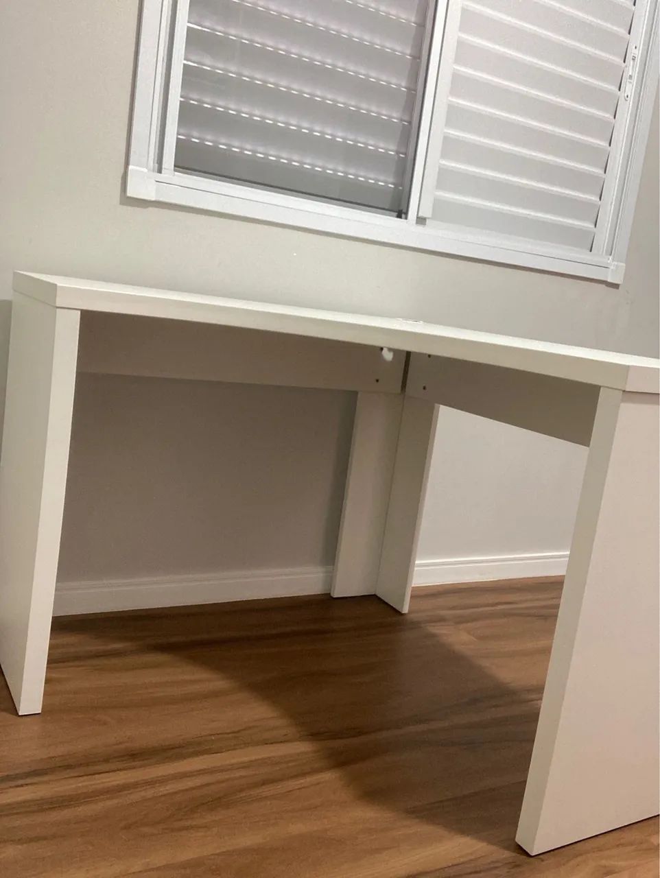 Mesa de escritório de canto branca - Foto 2