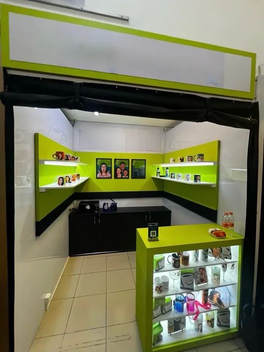 Móveis NOVOS de Loja compacta(armário, prateleiras, balcão)