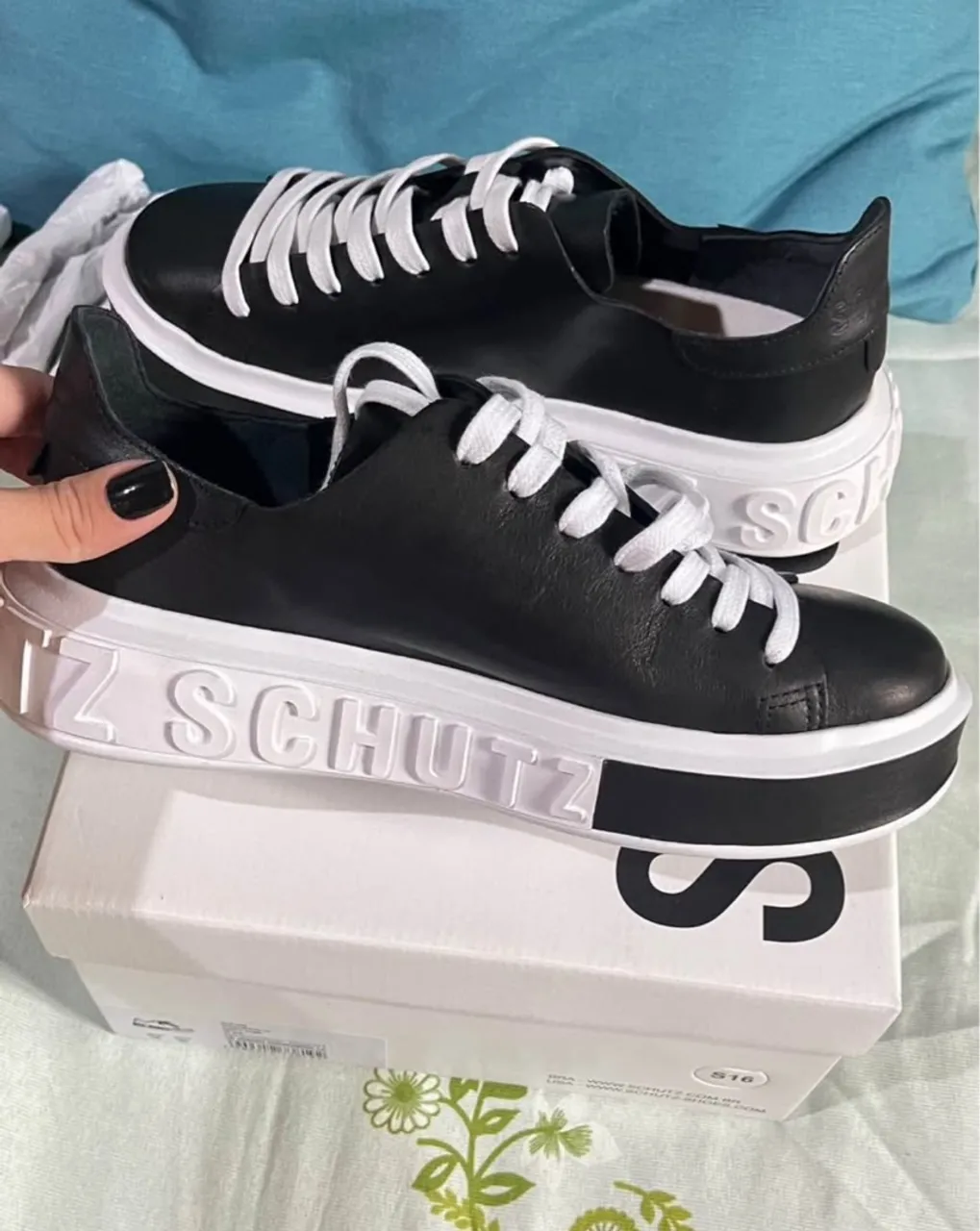 Tênis Schutz Preto e Branco Original