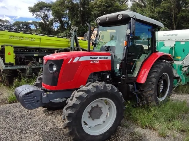 Trator Massey Ferguson - MF 4283, Cabinado, 8107 Horas. Fabricação 2013