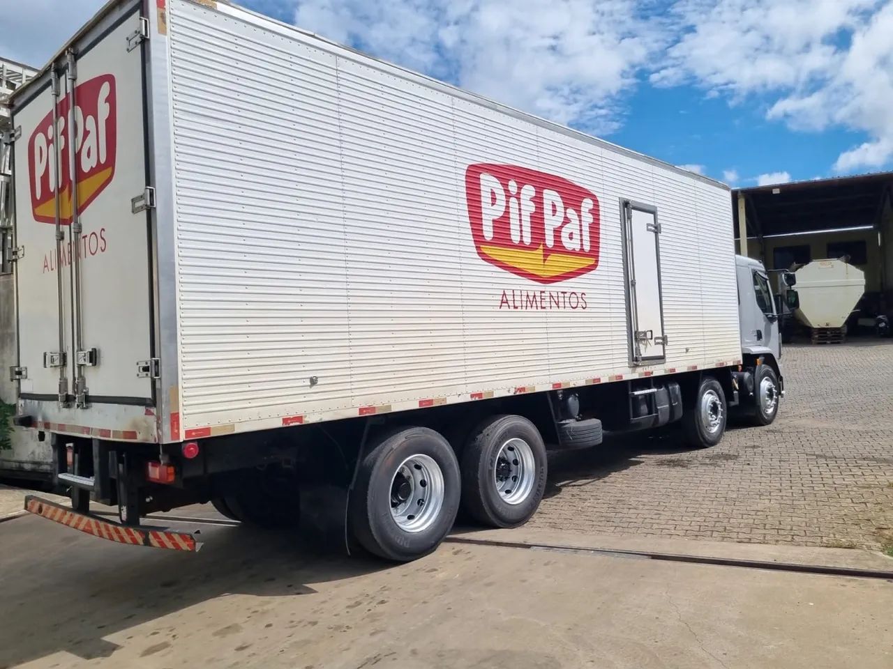 Volvo VM 330 8X2  - Foto 6