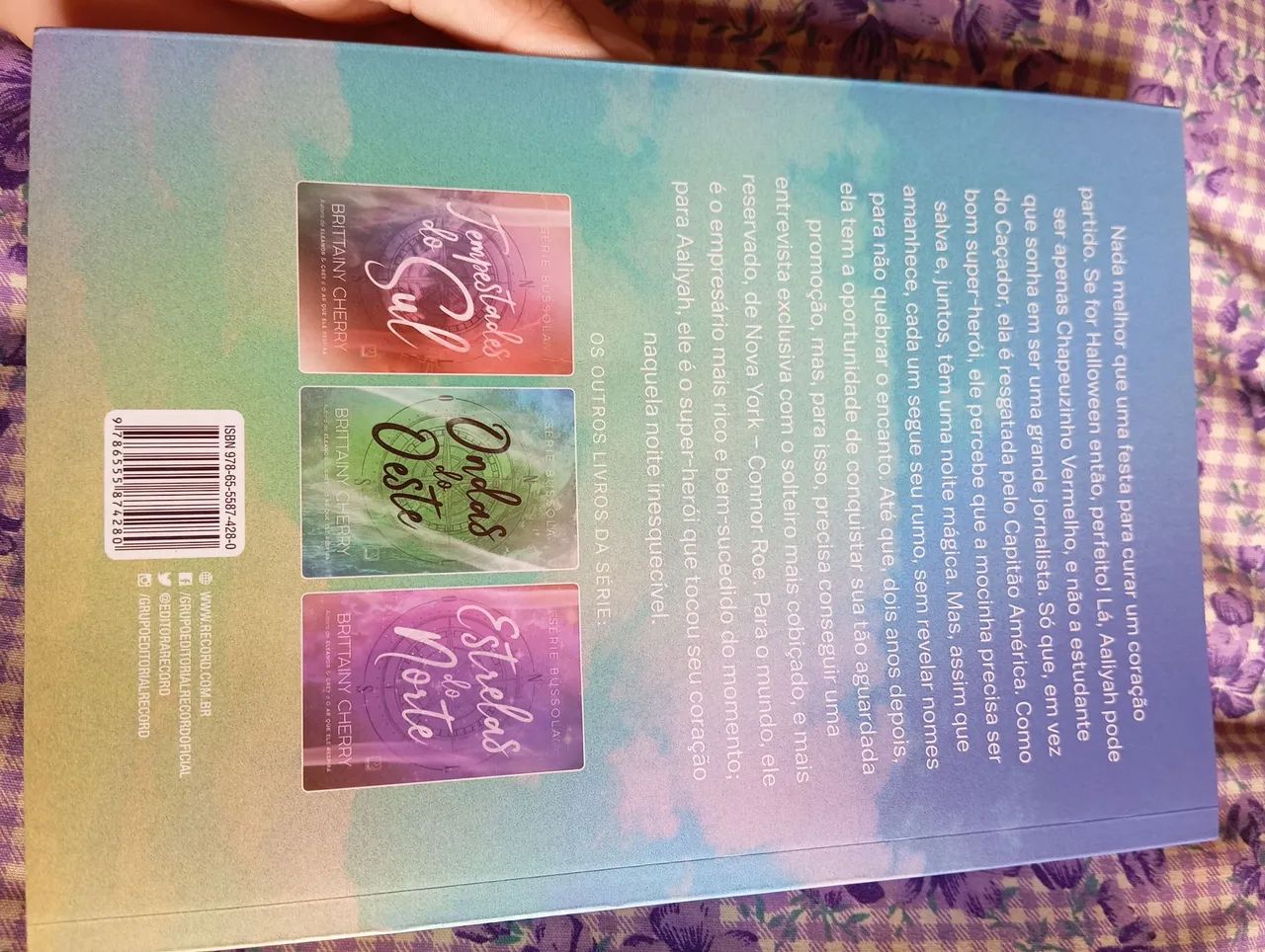 Série Bússola - 4 livros - Brittany Cherry - Foto 2