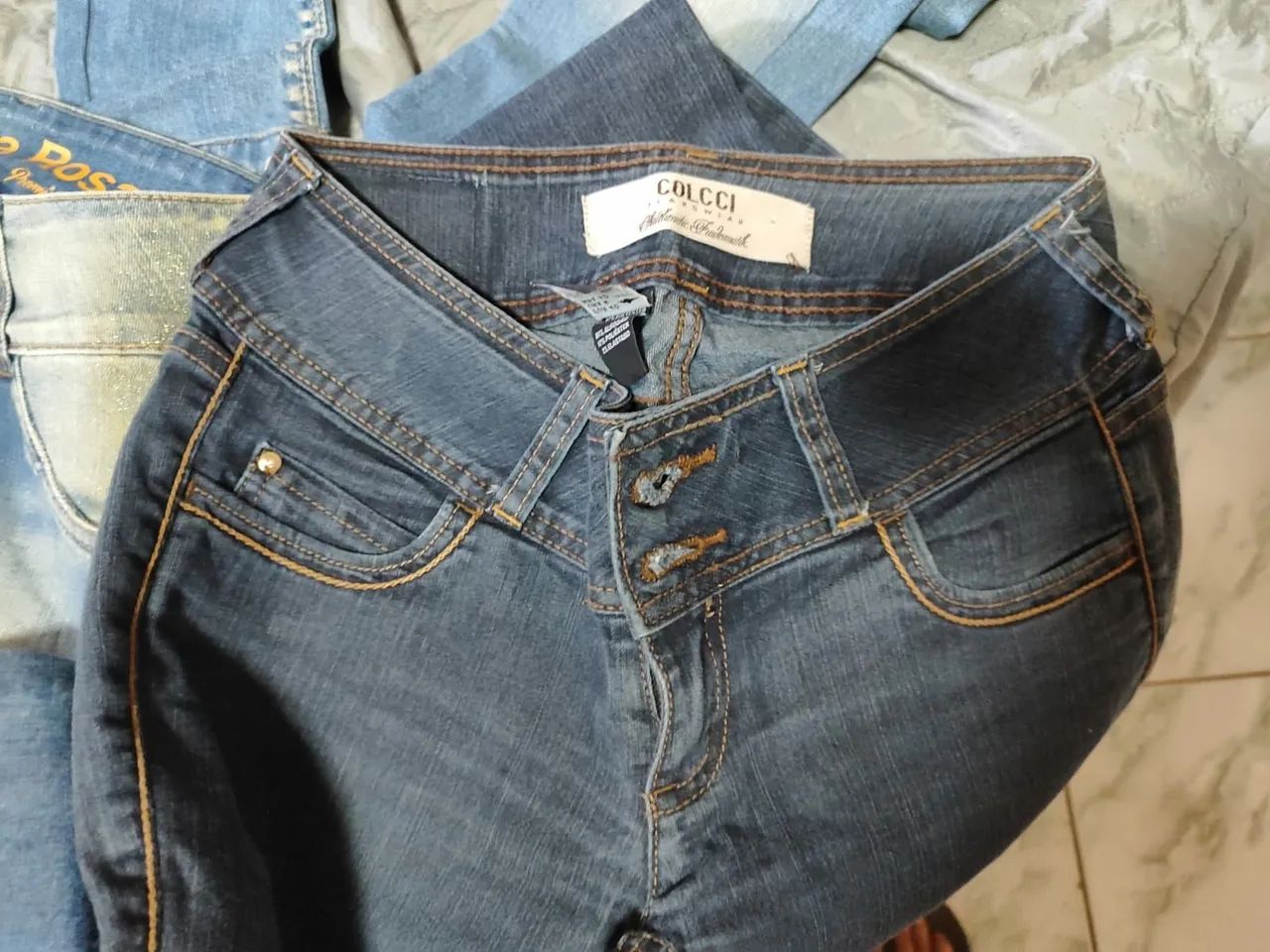 4 Calça Jeans Azul Clara com Detalhes - Foto 2