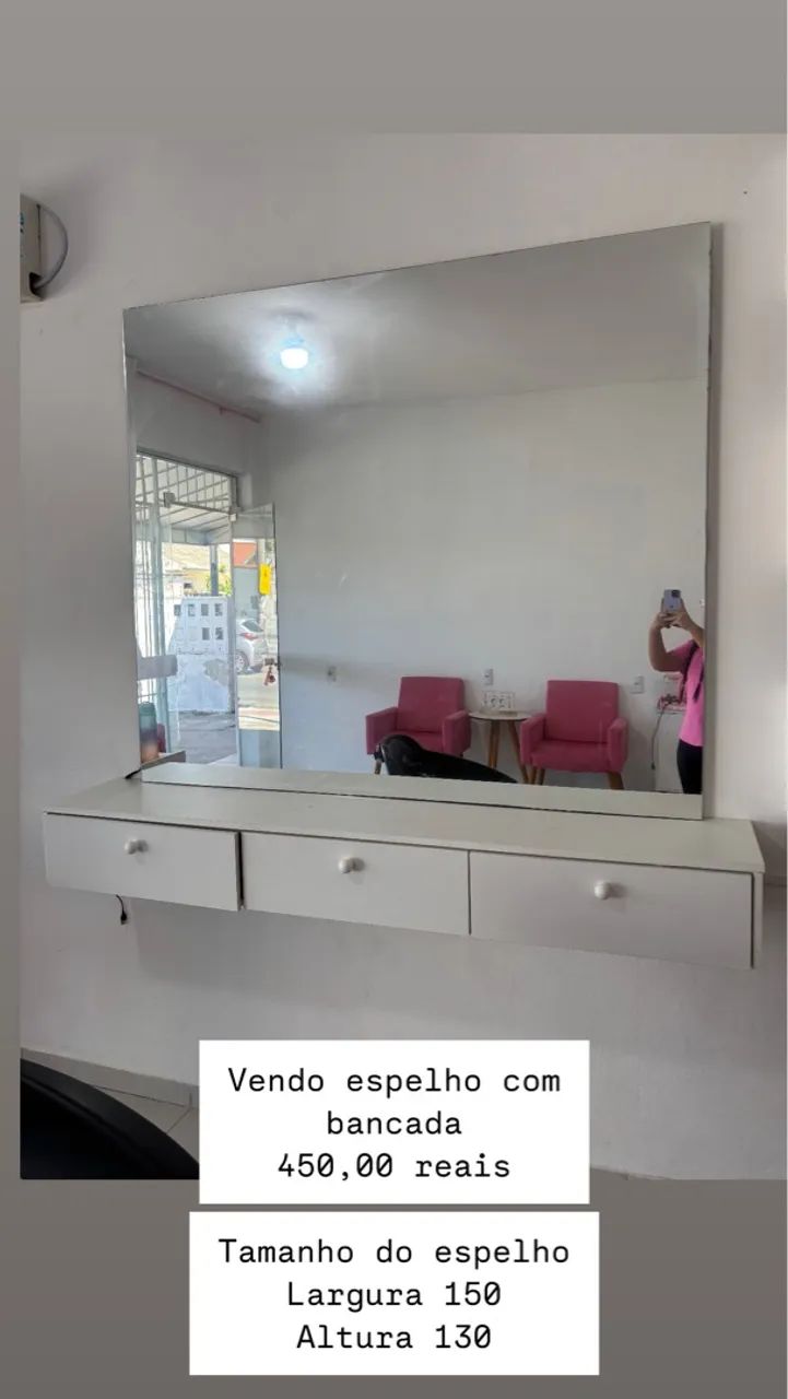Mesa de manicure, espelho e bancada