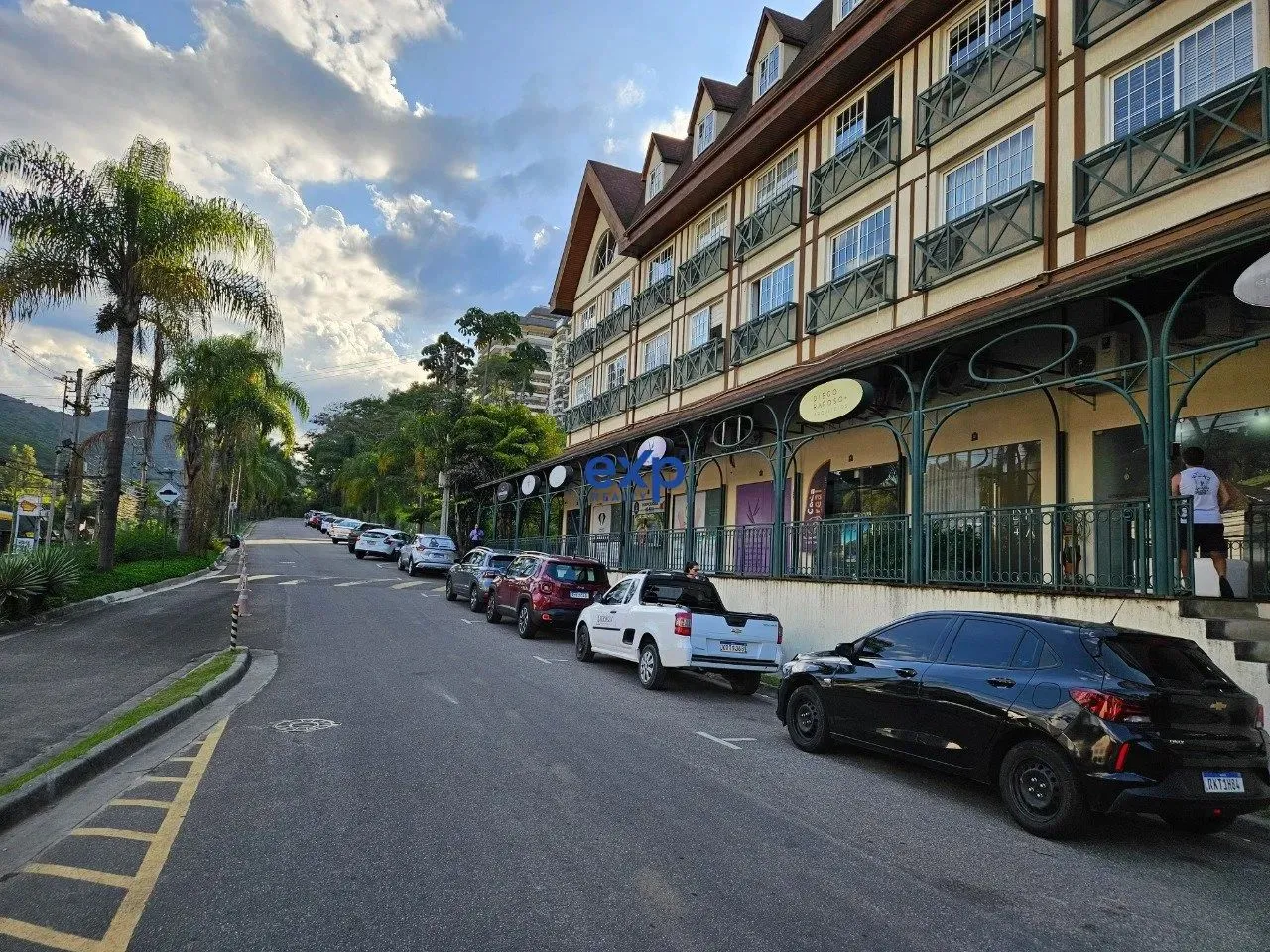 Sala Comercial no Ed. Tangara, 32 m² por R$ 1.500,00/mês - Itaipava, RJ