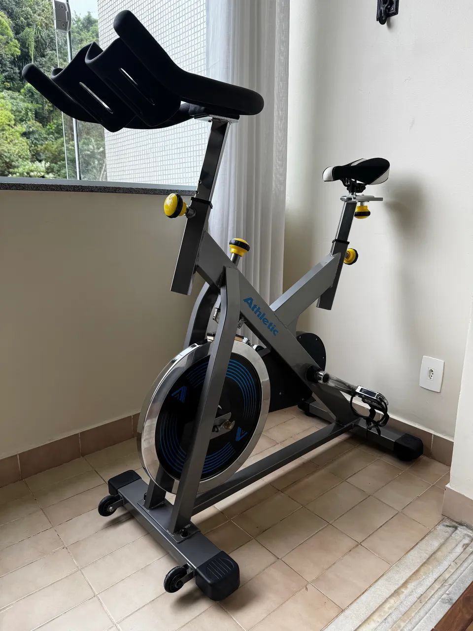 Bicicleta spinning Athletic 2300BS impecável! Roda de 20kg