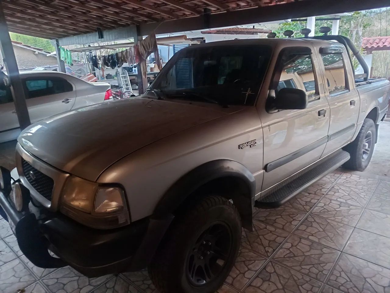 Camionete ranger cabine dupla 4x4 com manoal e cópia de chave carro de garagem  - Foto 5