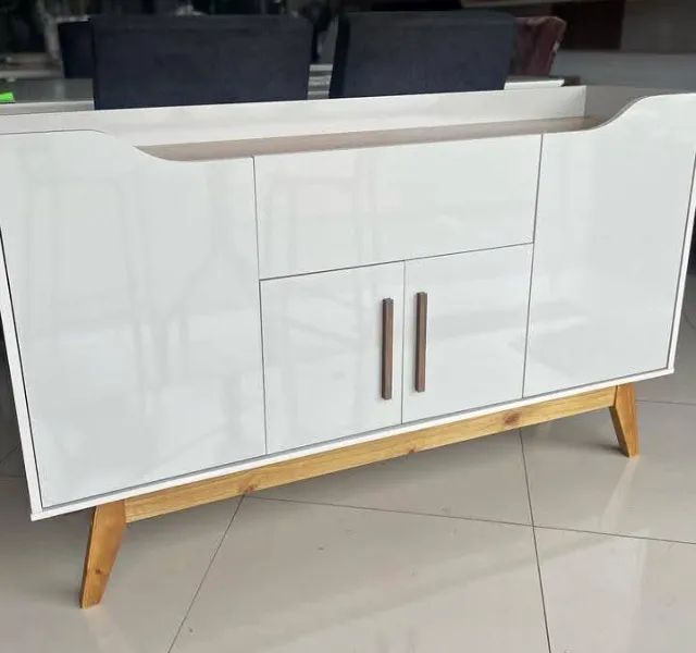 Buffet Simples Off White 