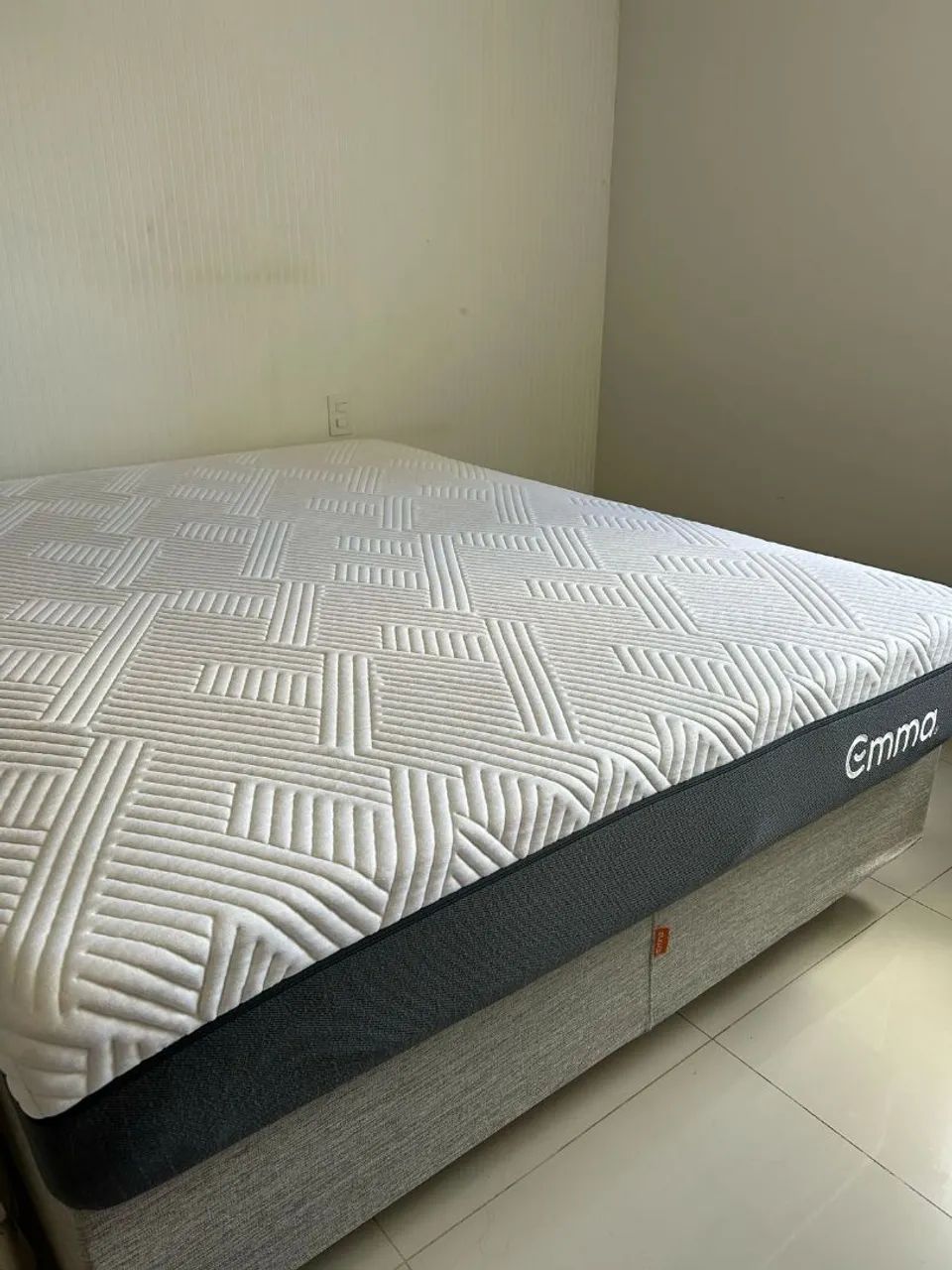 Cama Box e colchão Emma Premium Hybrid Queen Size