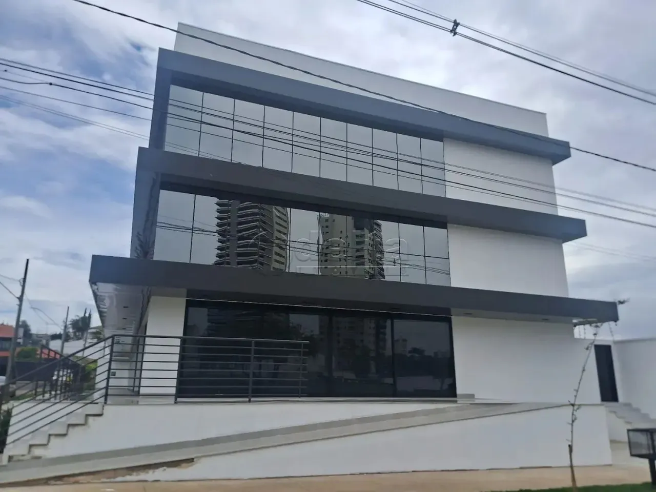 Sala comercial disponível para locação no bairro Morada da Colina em Uberlândia-MG