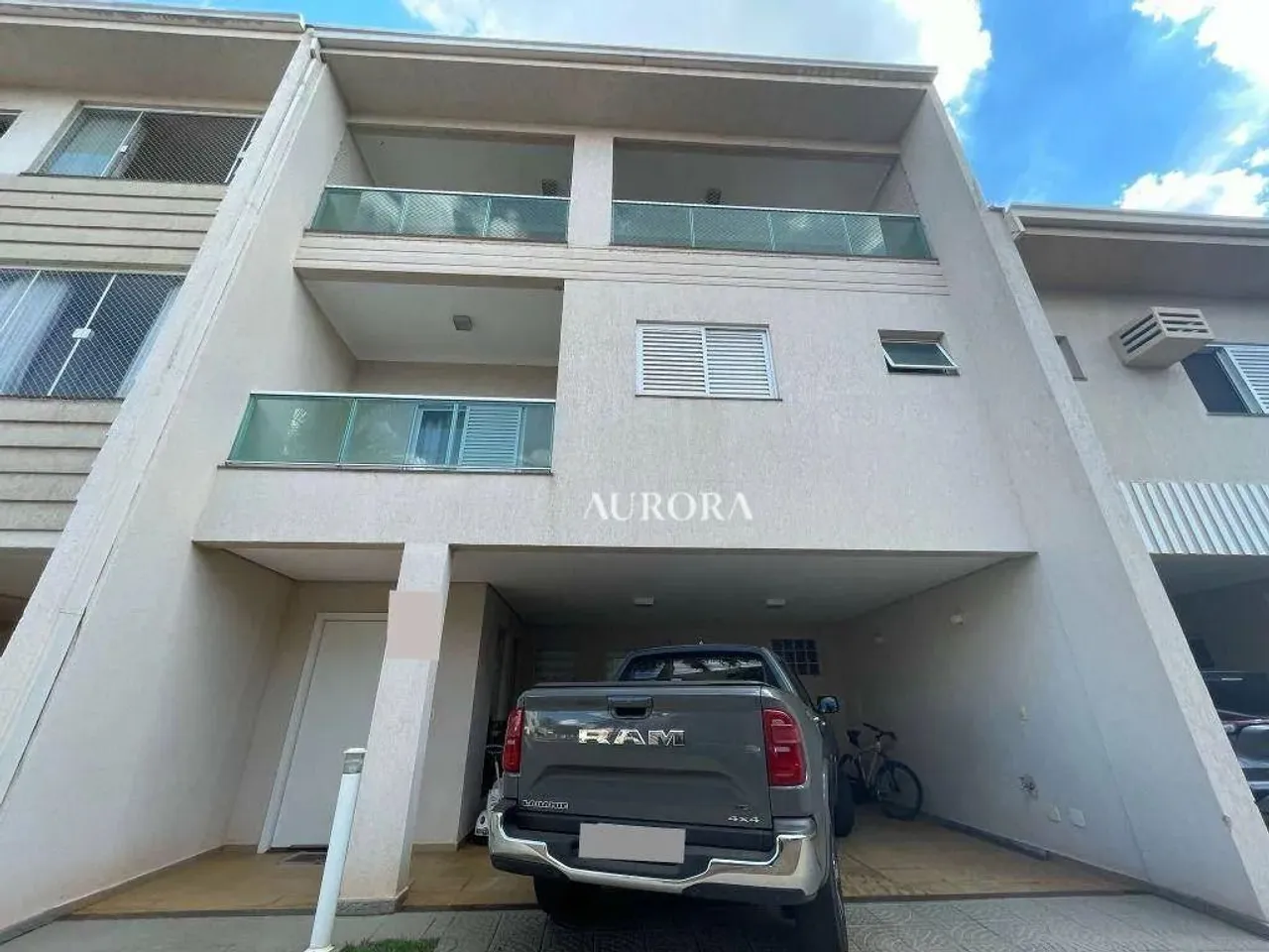 Sobrado à Venda no Condomínio Atenas Próximo à Av. Prochet | Londrina R$1.490.000,00