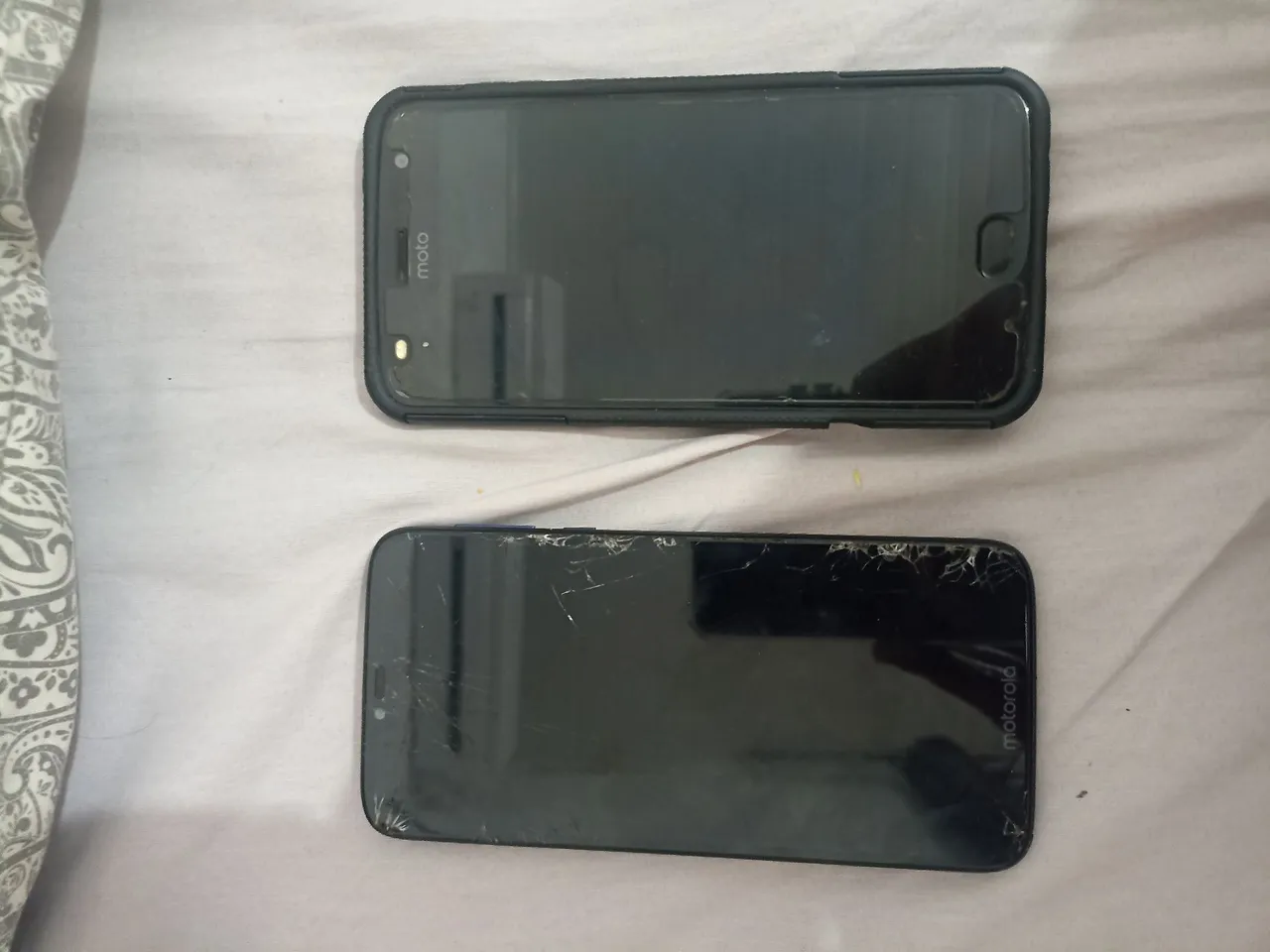 Celular Motorola com defeito