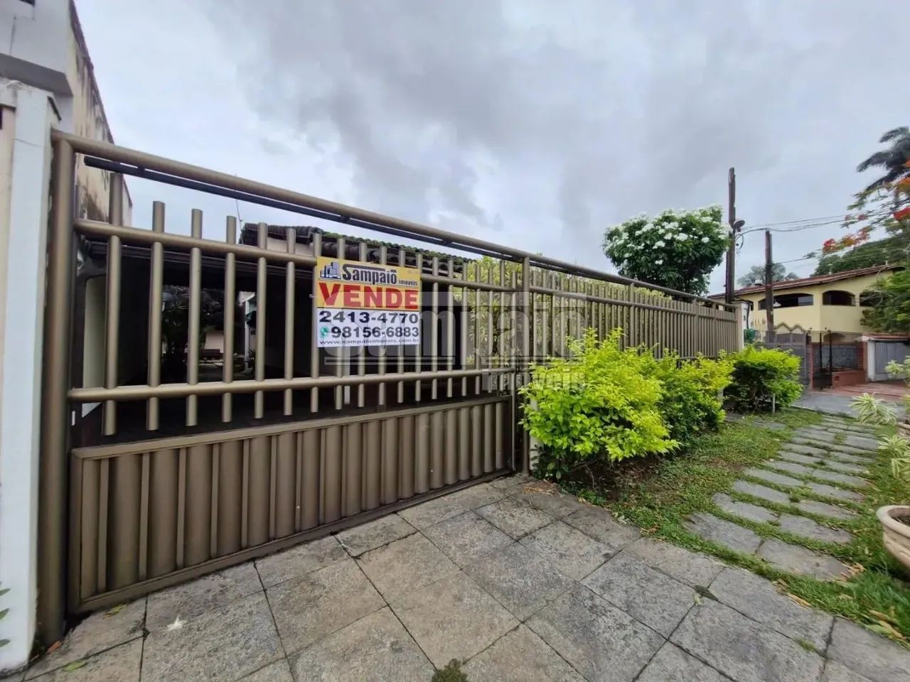 Excelente casa linear de 3 quartos, piscina, com 128m²,