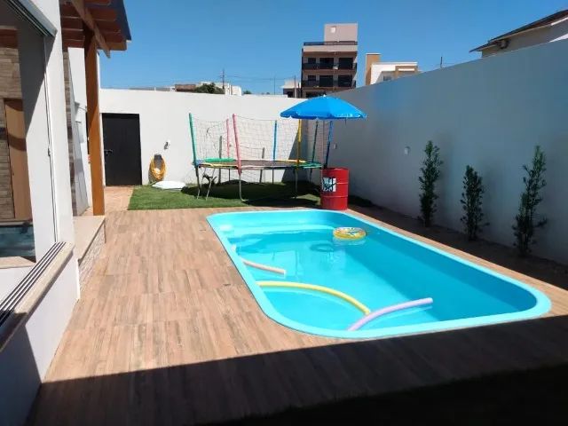 Casa com piscina e amplo terreno 