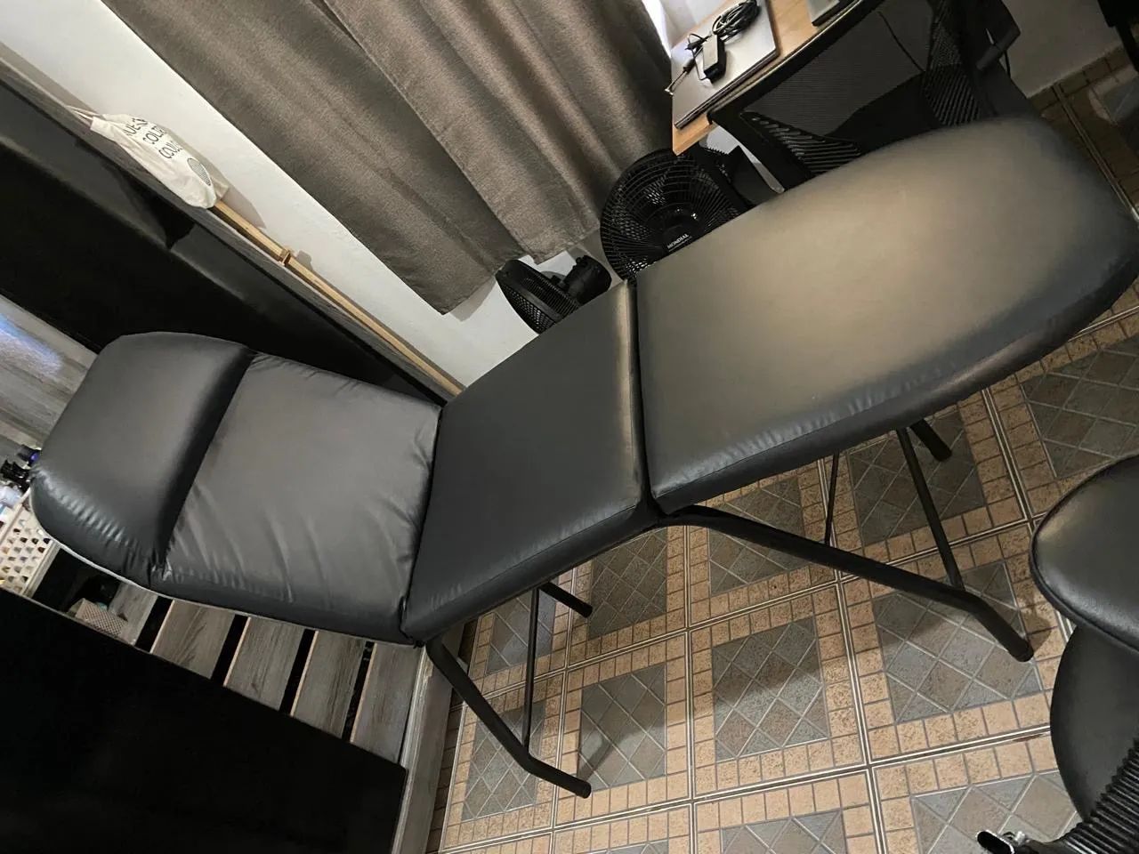 MACA + CADEIRA de rodinhas - PRETINHAS e quase novas! - Foto 4