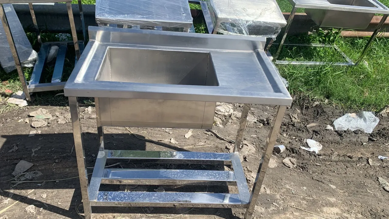Pia de aço inox com estrutura