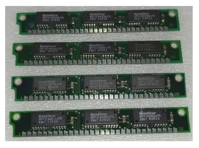 4 x Pentes de memória SIMM 30 vias para 386 e 486