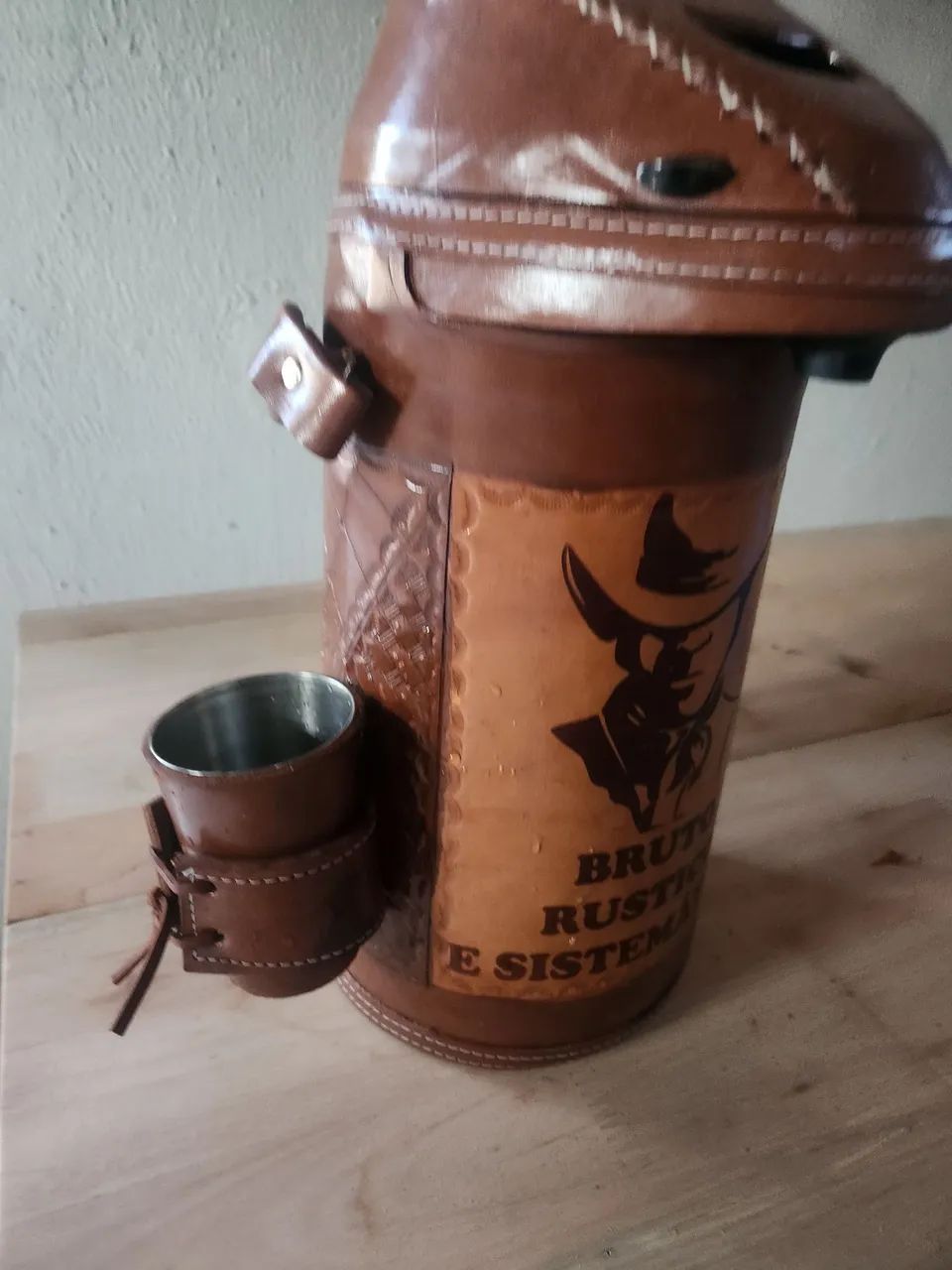 Garrafa térmica de couro