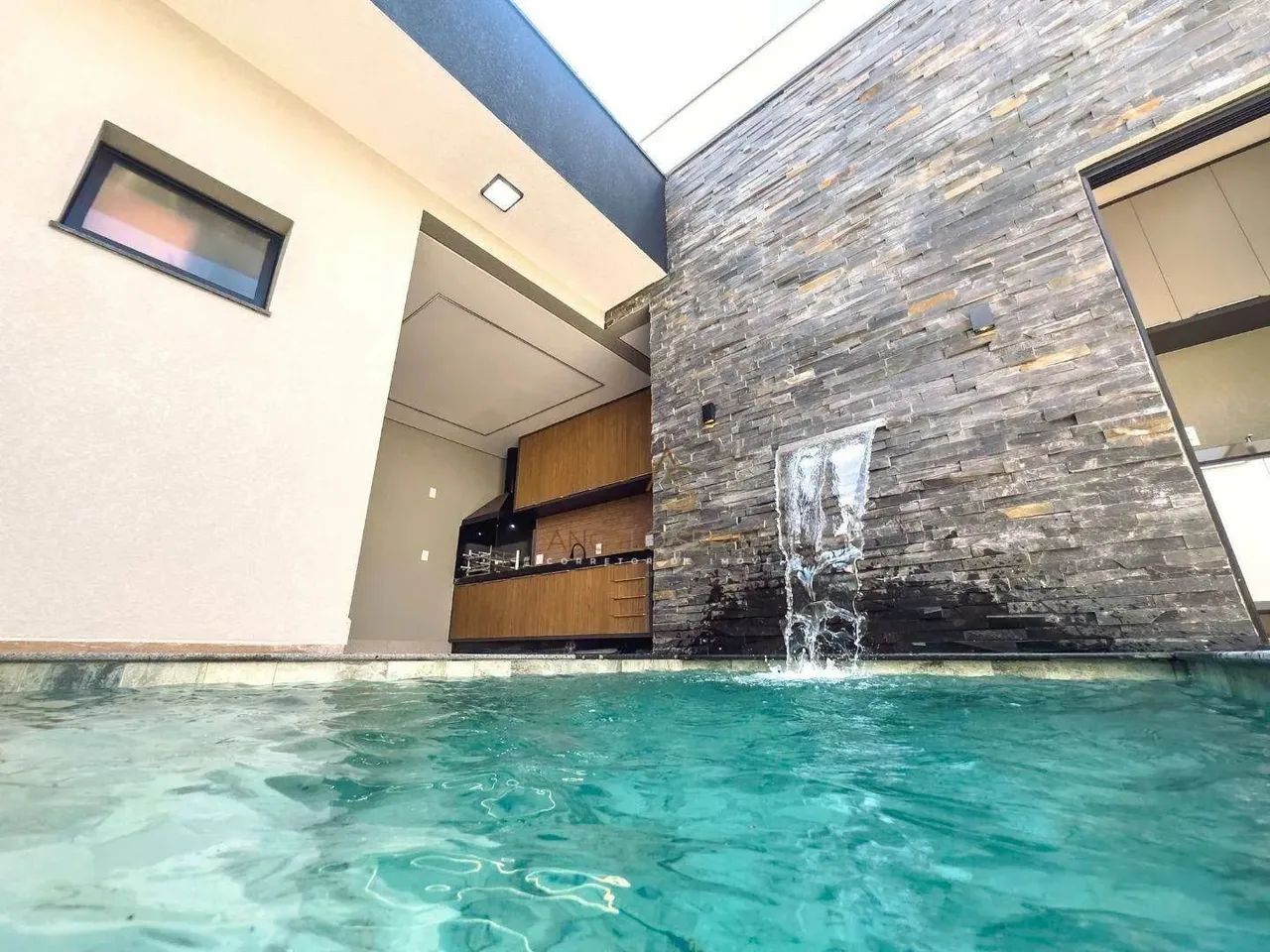 Casa com Piscina e Móveis Planejados Condomínio Mantova - Indaiatuba R$ 1.160.000