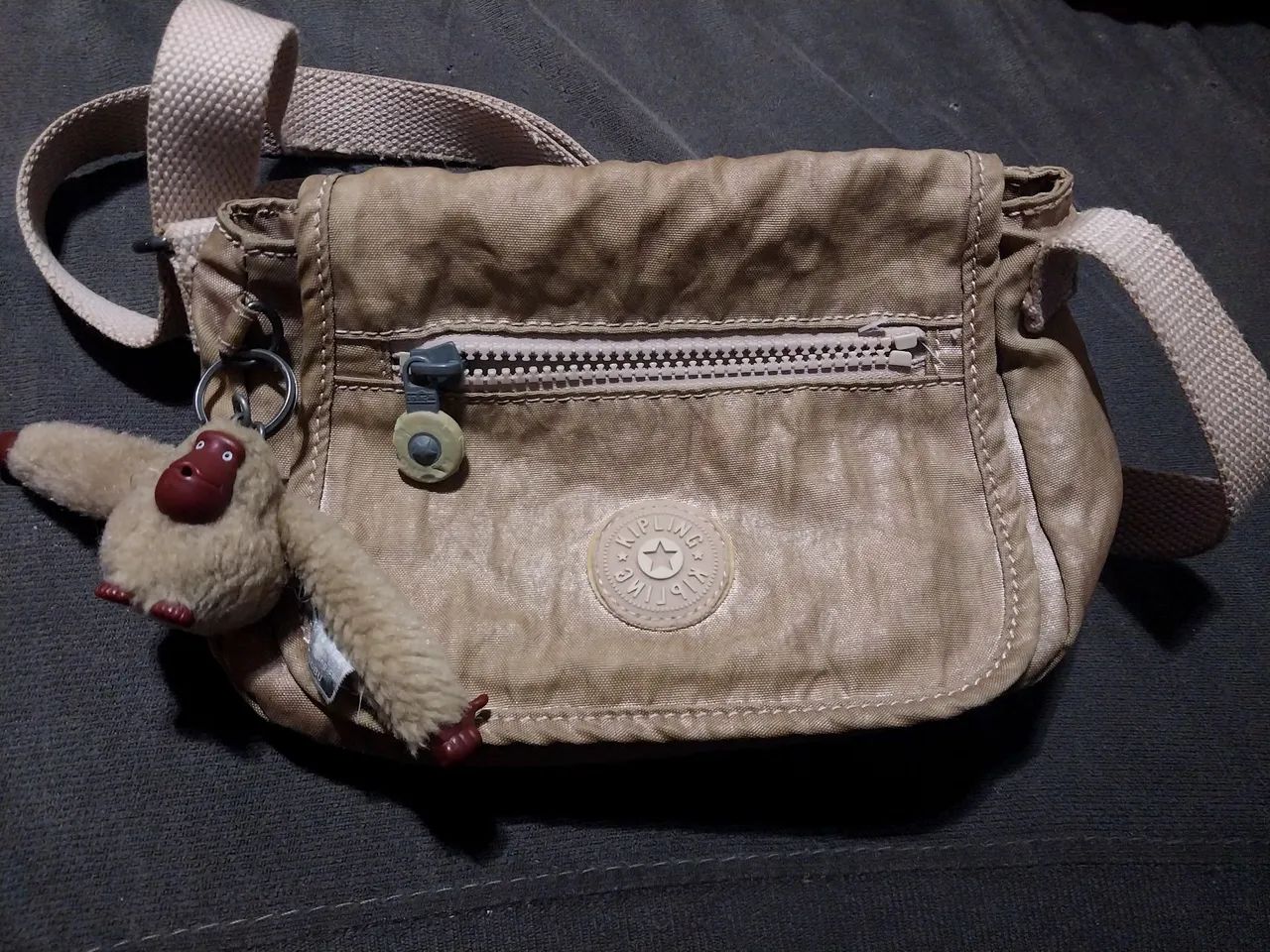 Bolsa Kipling dourada