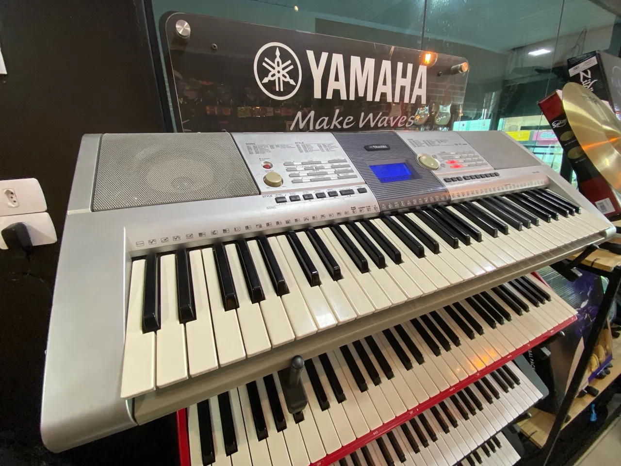 Teclado Yamaha Psr e295 em até 10x sem juros no cartão