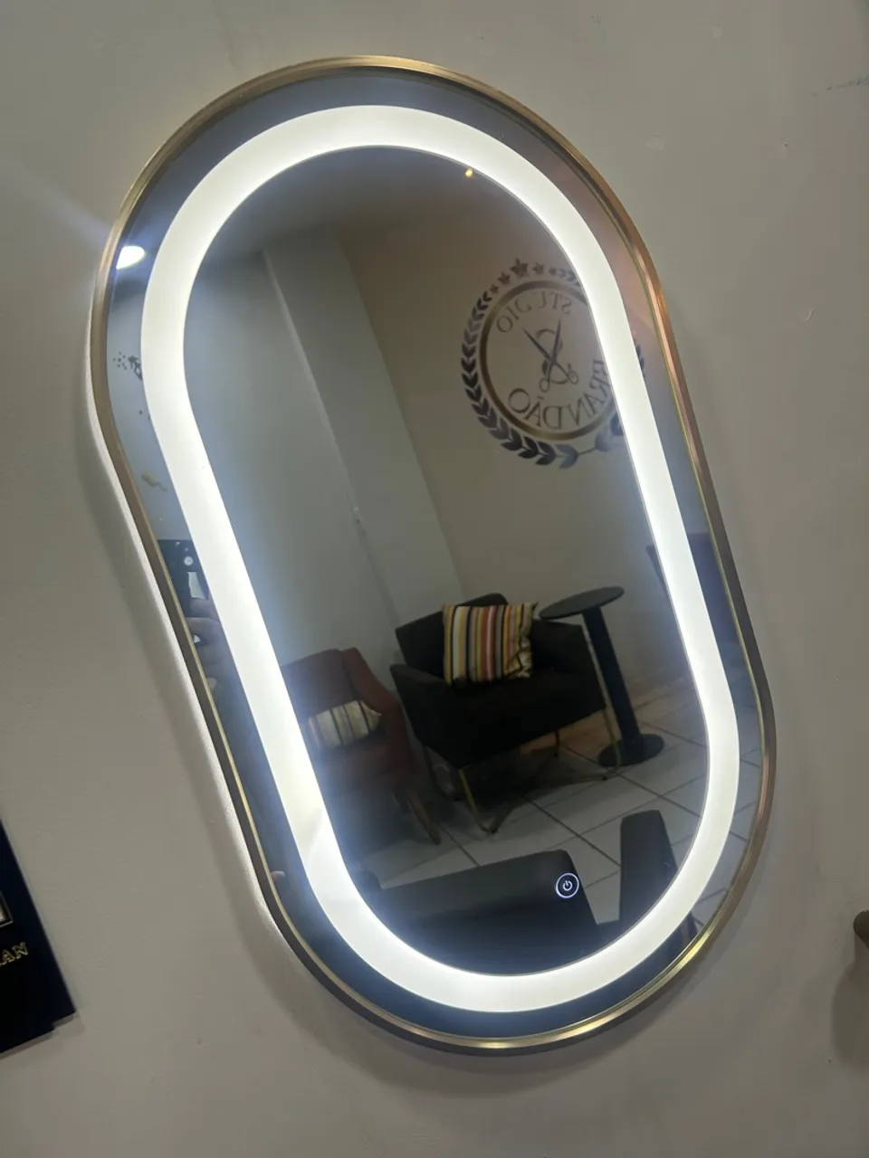 Espelho Oval com LED Integrado