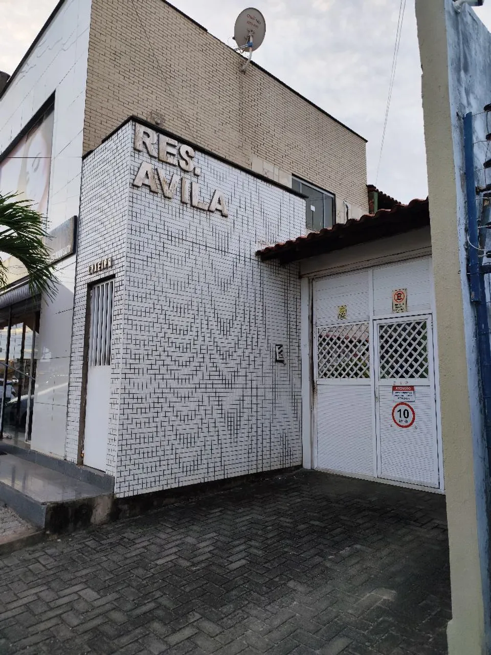 Alugo casa em condomínio