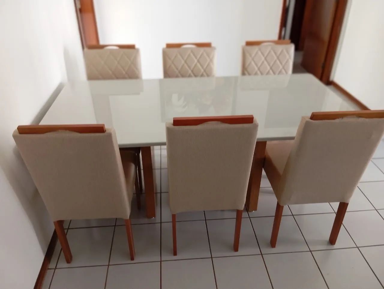 Mesa de madeira resistente 