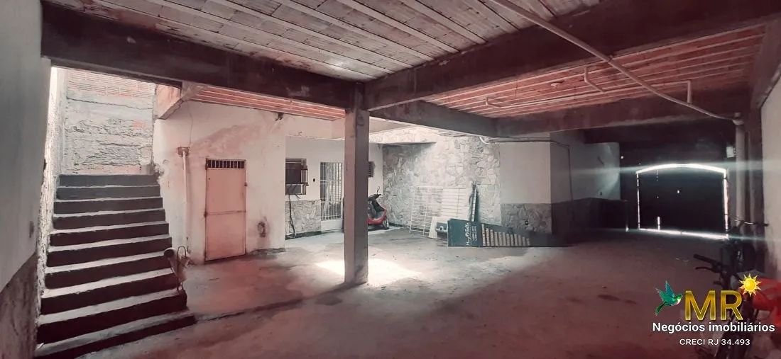 Garagem com 4 vagas duas salas e banheiro