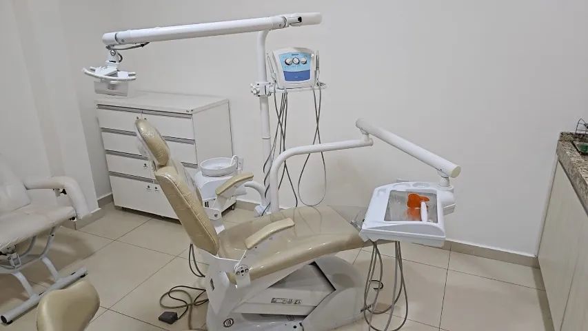Consultório Odontológico Completo (Cadeira Olsen Sprint T / Compressor / Auto-clave )