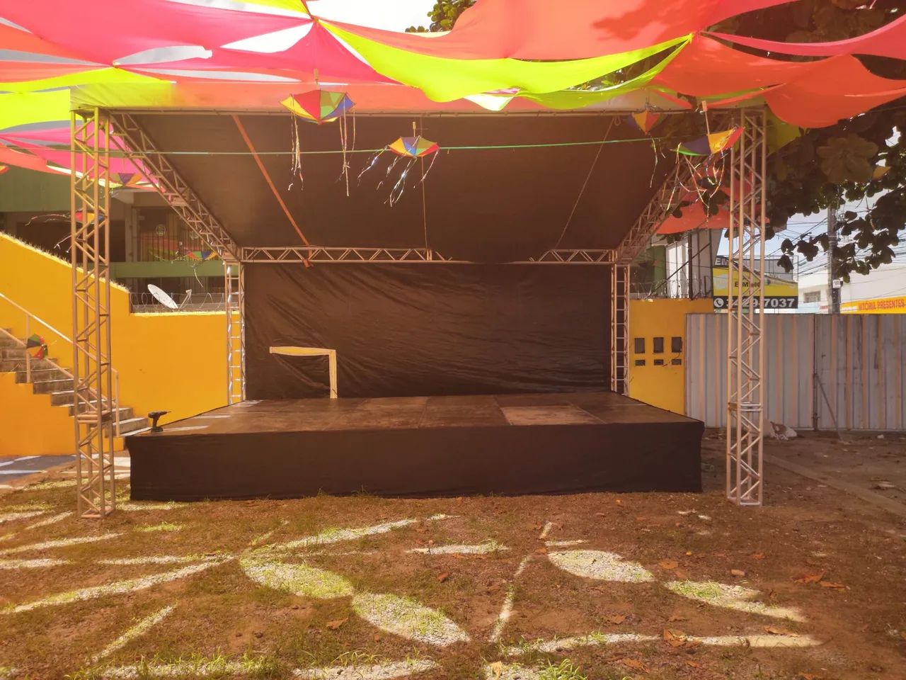 Palco 6 x 4 completo , para locação em eventos. - Foto 2