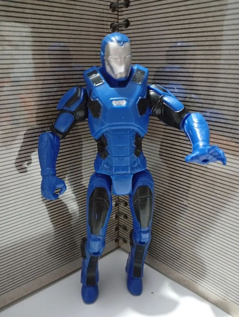 Boneco Marvel Gamerverse Homem de Ferro Atmosphere Armor da Hasbro (modelo E9866).  - Foto 2