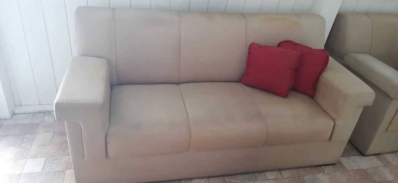 Sofa de 2 e 3 lugares-com puff - Foto 4