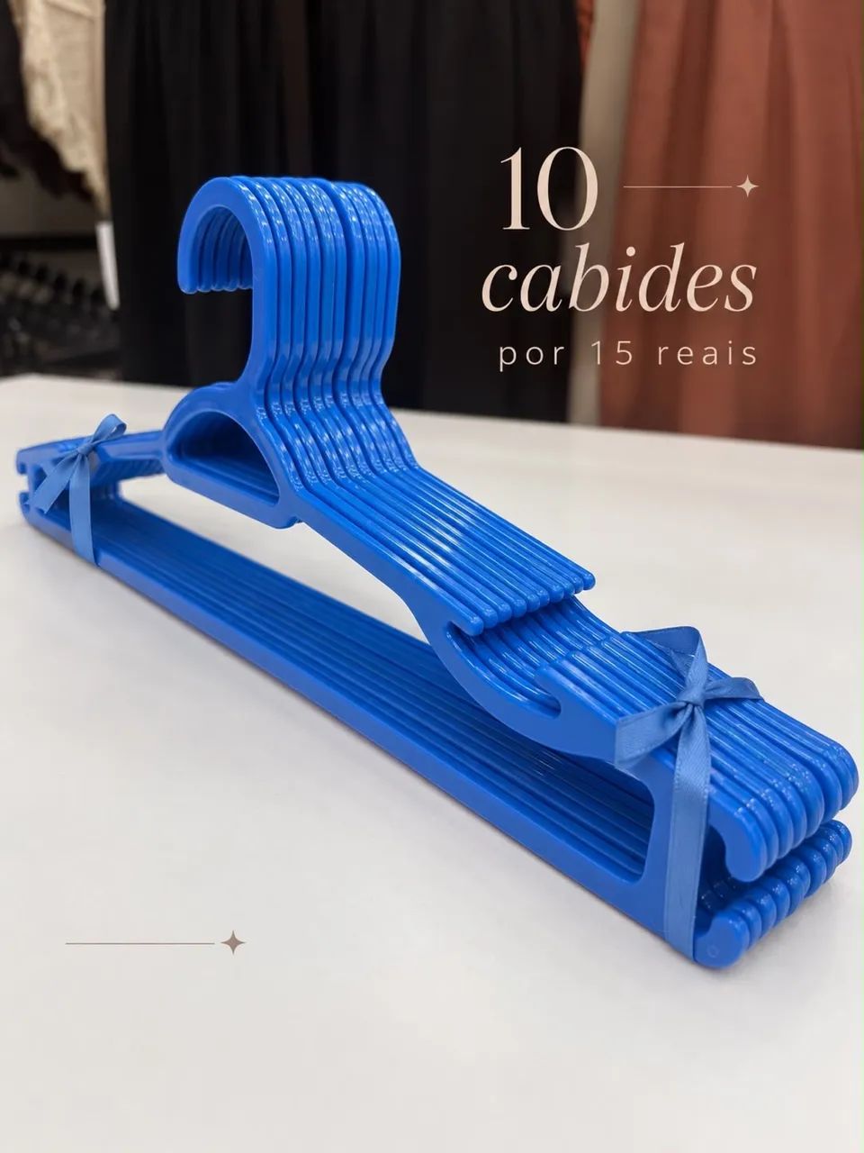 Kit com 10 Cabides Plásticos Azuis