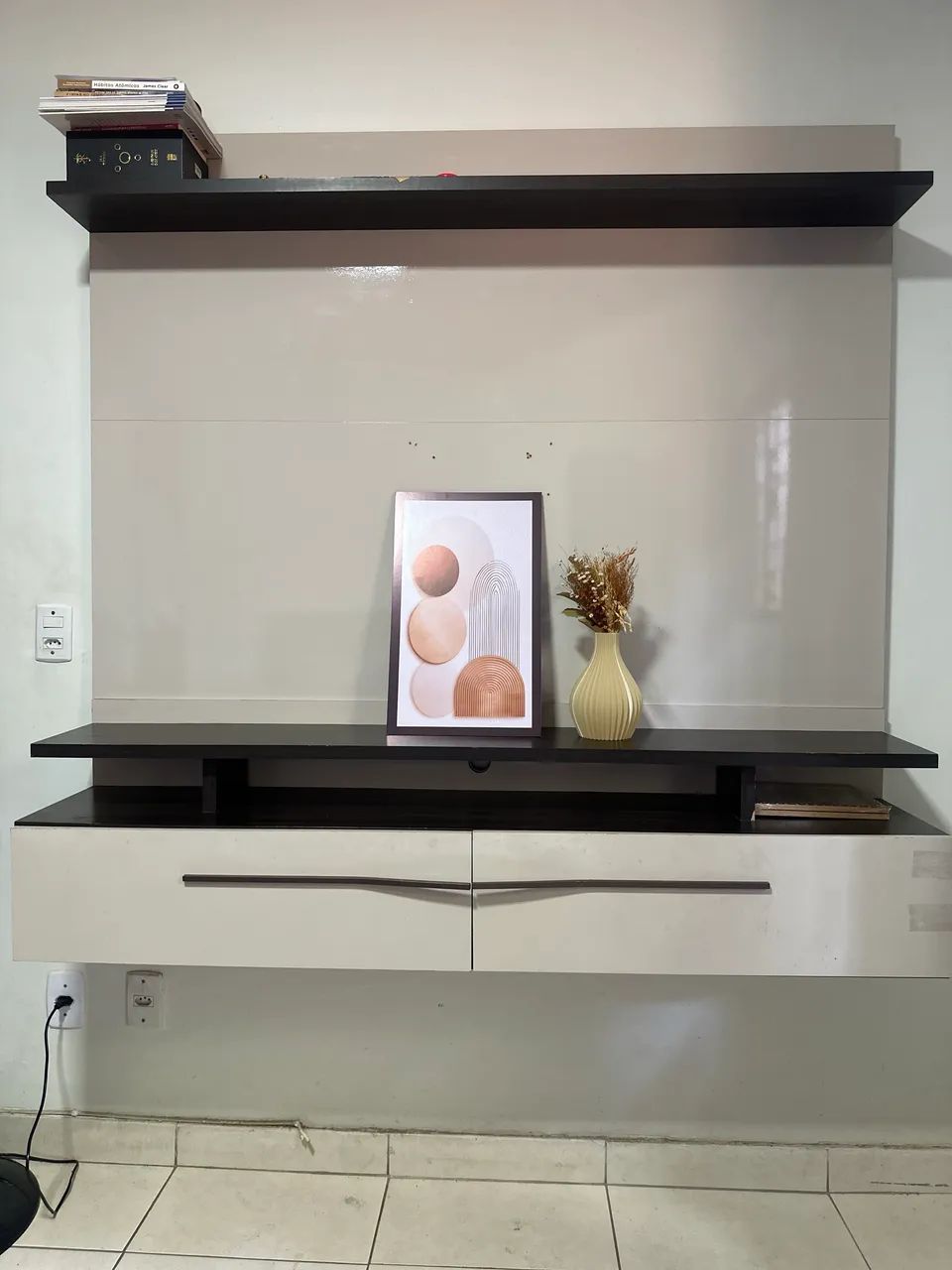 Painel de TV + Rack com Prateleira - Freijó e Branco
