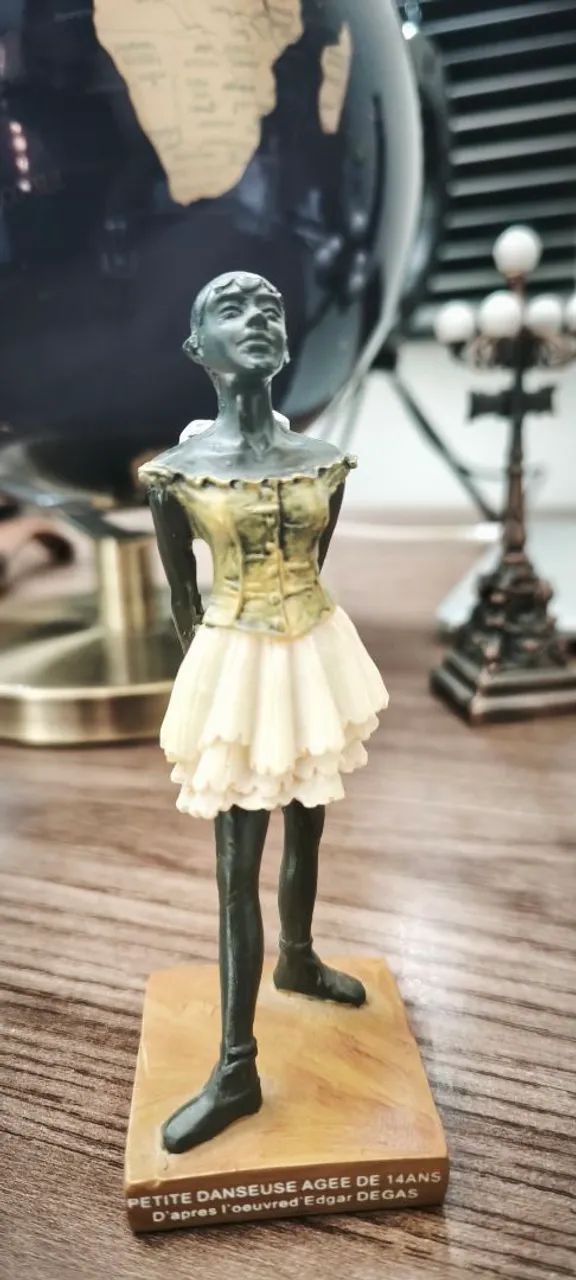 A Pequena Bailarina Escultura Edgar Degas - Foto 5