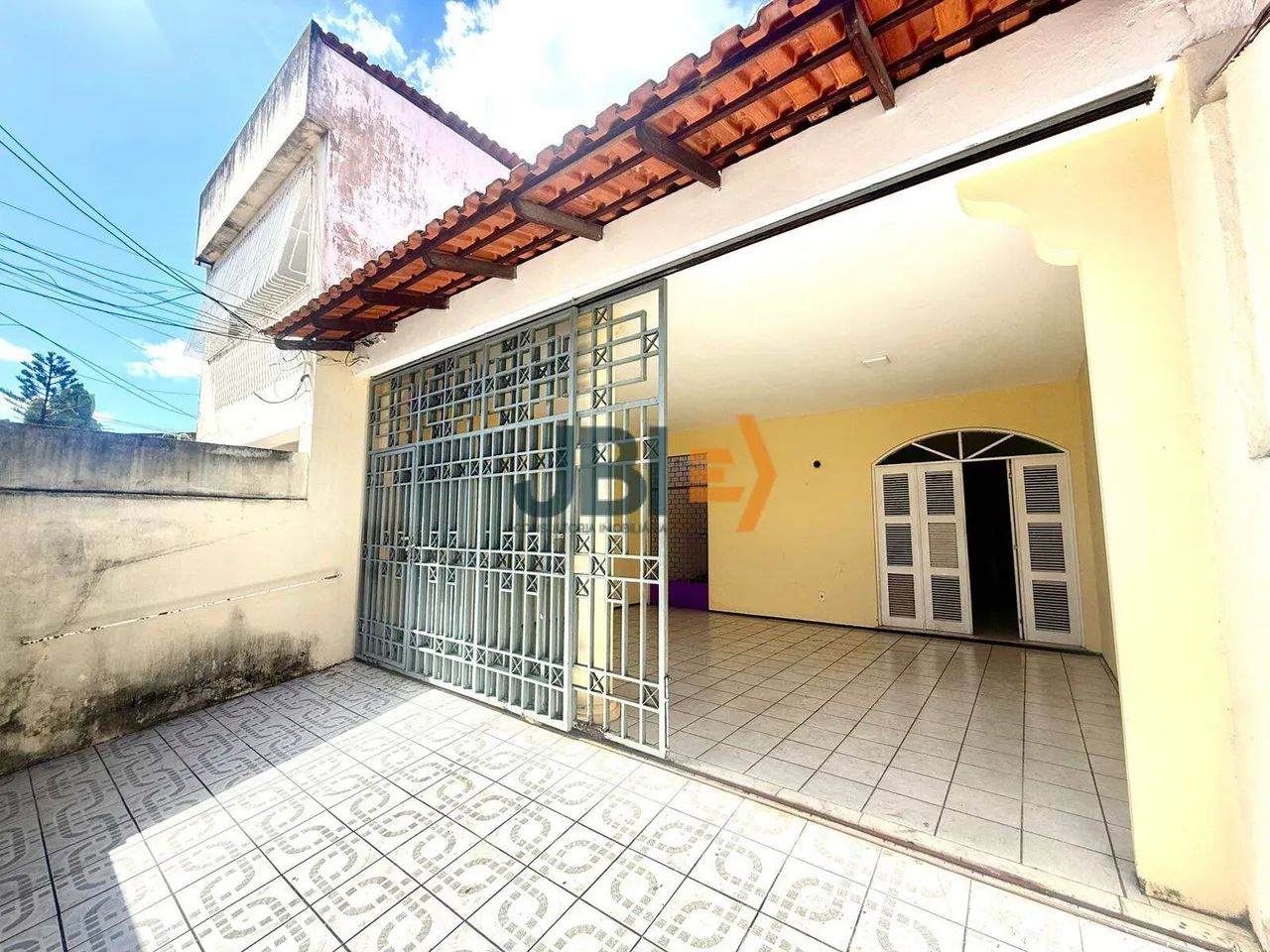 Vende-se casa com 4 quartos, sendo 1 suíte - Benfica - Foto 2