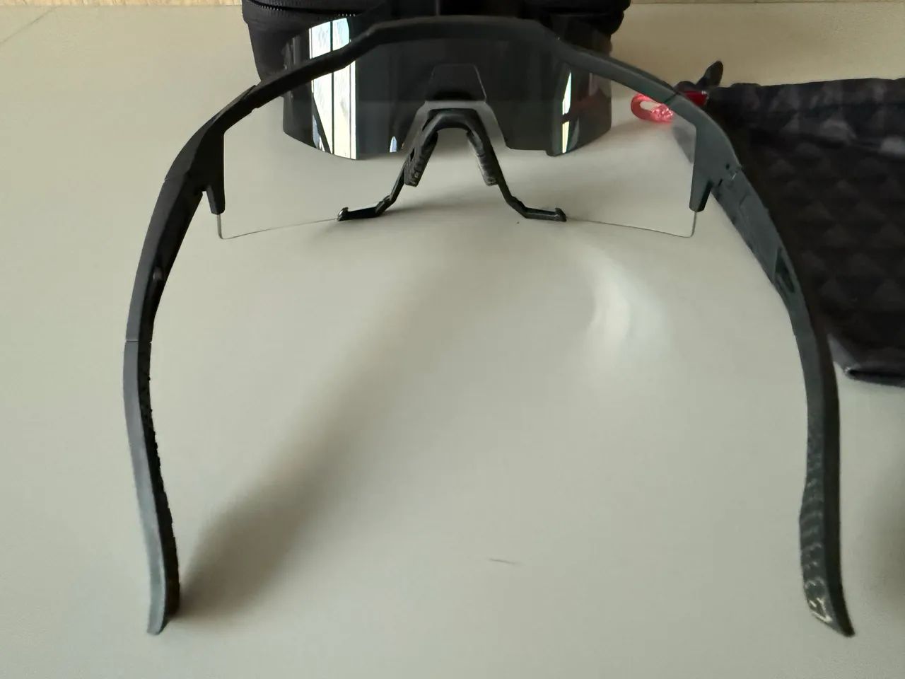 Óculos 100% com duas lentes  - Foto 4